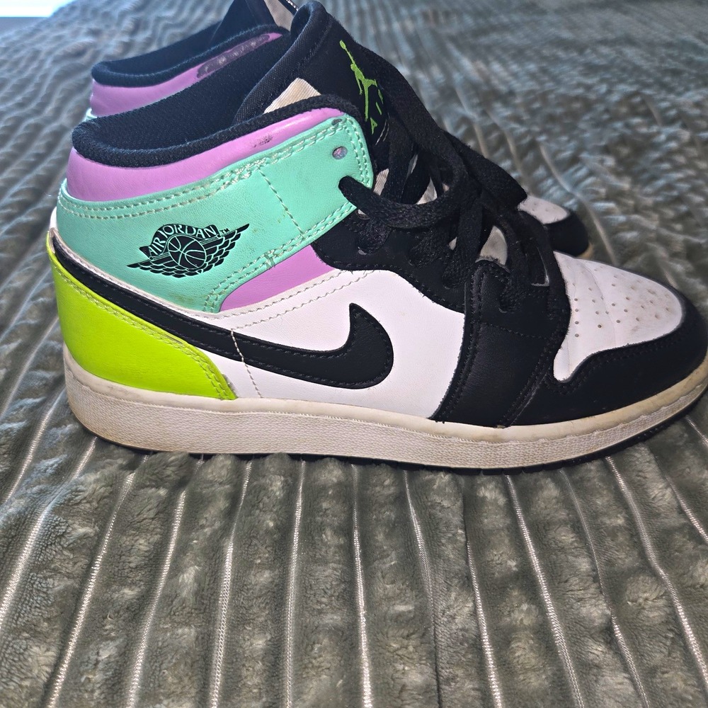Nike Air Jordan 1 Mid GS Pastel Black Toe 554725-175 Size 5Y